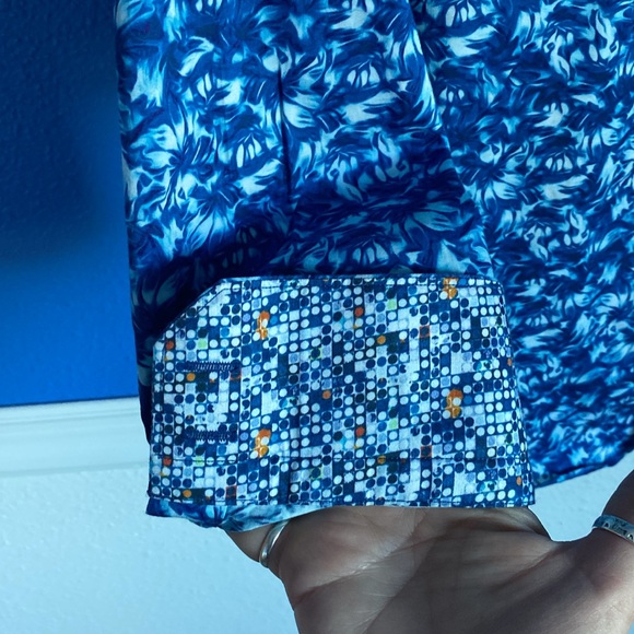 Robert Graham Cotton Long Sleeved Button Down Shirt. Blue Floral Pattern. Size M - Picture 11 of 16